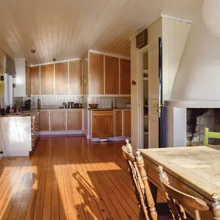 Five Bedroom Holiday In