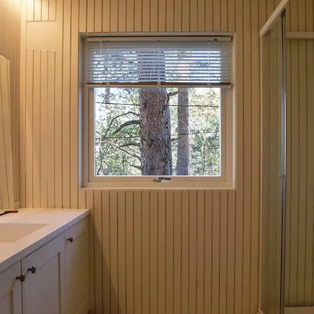 Five Bedroom Holiday In Arendal